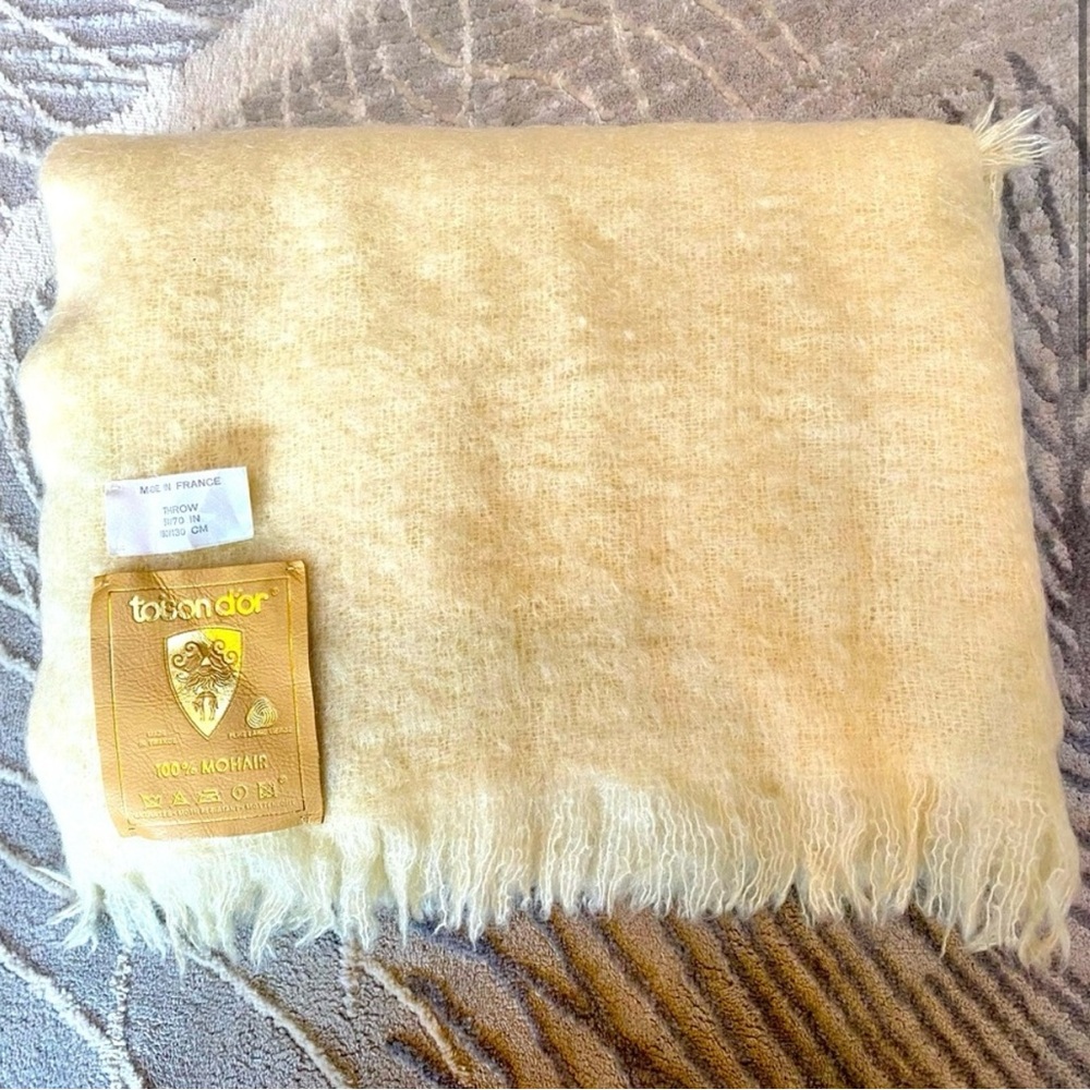 Vintage Toison D'or 100% Mohair Blanket Throw.
Never used. Beautiful